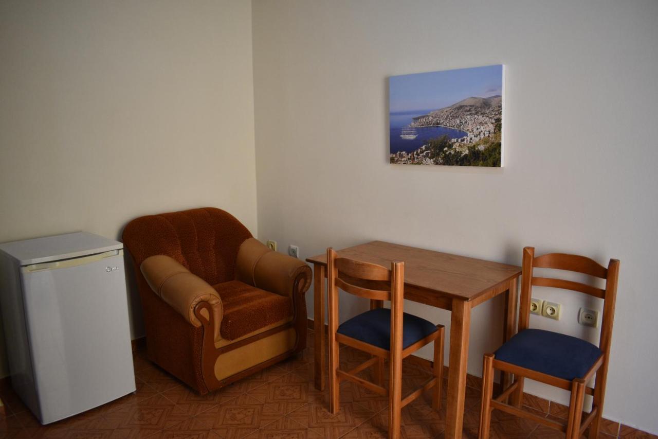 Peti * Sarandë